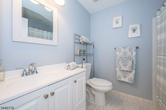 20 Bobolink Ct, Wayne Twp., NJ 07470