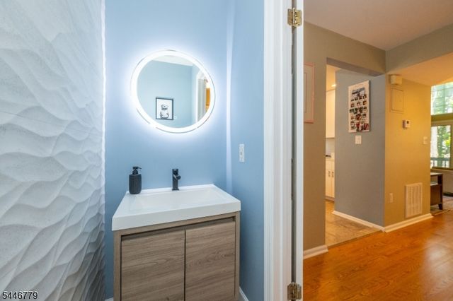 20 Bobolink Ct, Wayne Twp., NJ 07470