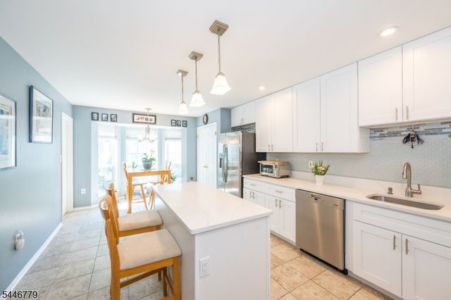 20 Bobolink Ct, Wayne Twp., NJ 07470