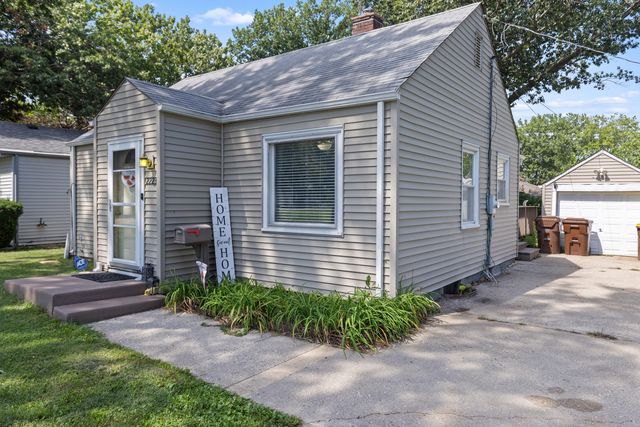 2223 Van Wie Avenue, Rockford, IL 61103