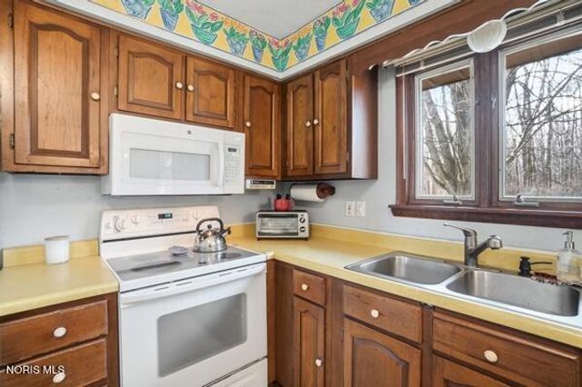 7820 Yawberg Road, Whitehouse, OH 43571