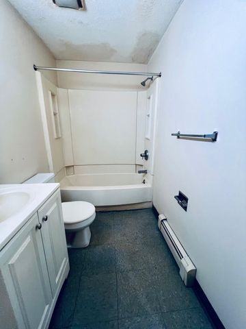 194 Spruce Street, Manchester, NH 03103