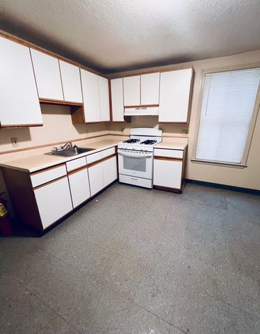 194 Spruce Street, Manchester, NH 03103