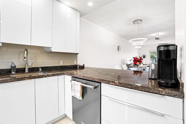 2500 Diana Dr 104, Hallandale Beach, FL 33009