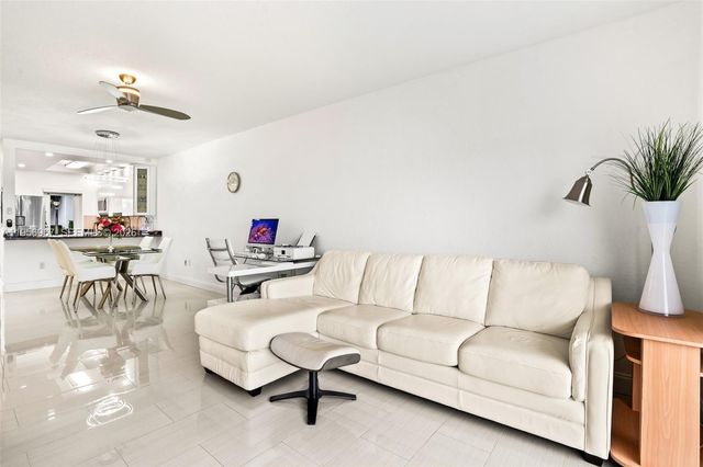 2500 Diana Dr 104, Hallandale Beach, FL 33009