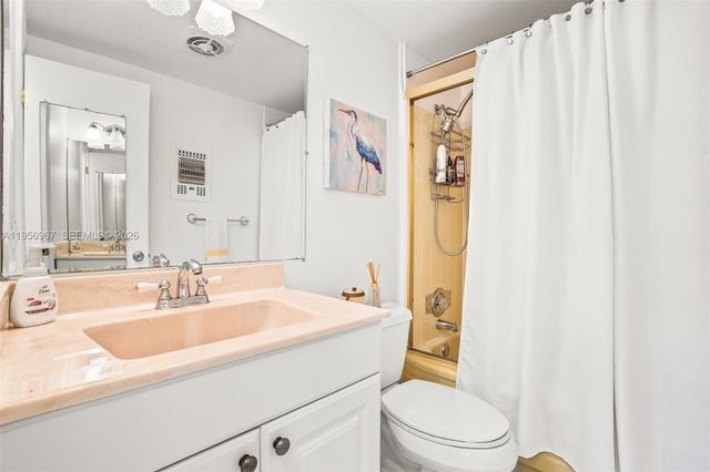 2500 Diana Dr 104, Hallandale Beach, FL 33009