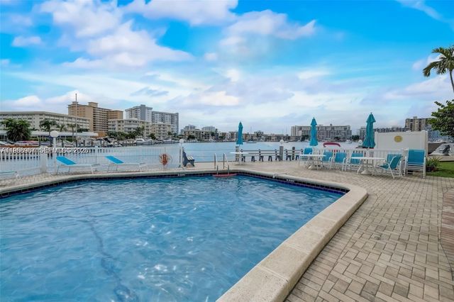 2500 Diana Dr 104, Hallandale Beach, FL 33009