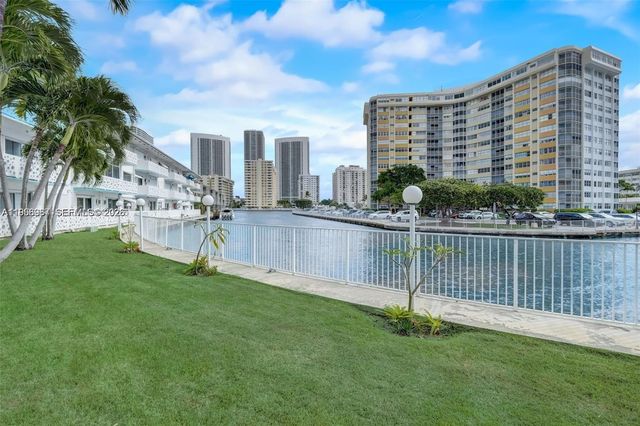 2500 Diana Dr 104, Hallandale Beach, FL 33009