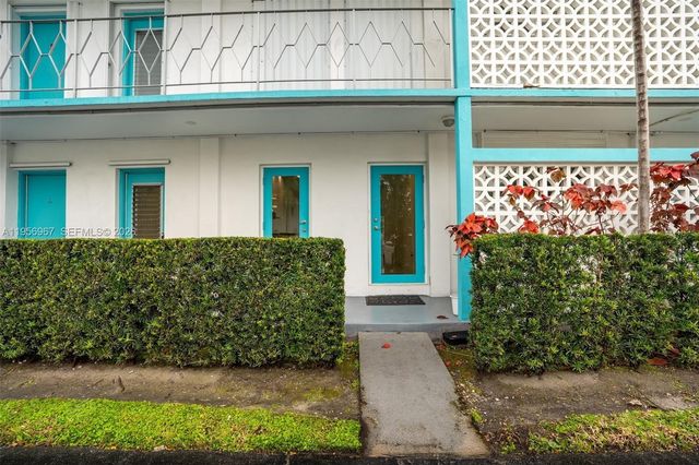 2500 Diana Dr 104, Hallandale Beach, FL 33009