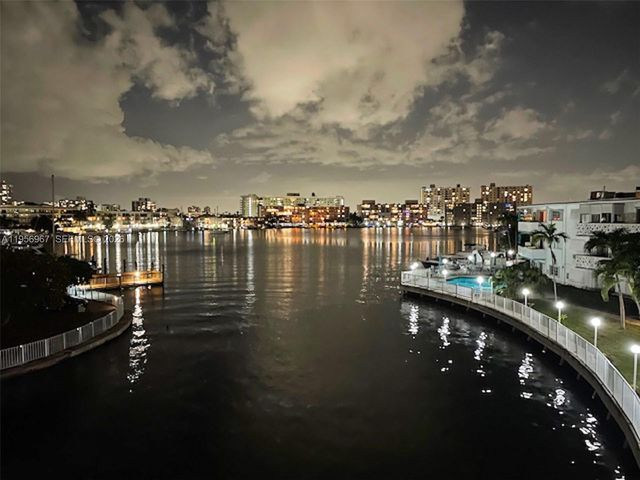 2500 Diana Dr 104, Hallandale Beach, FL 33009