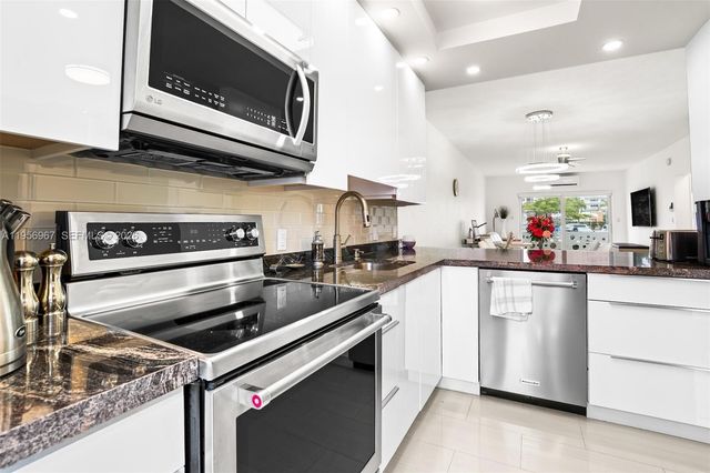 2500 Diana Dr 104, Hallandale Beach, FL 33009