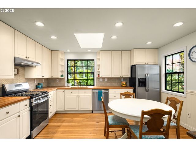 16038 REESE Rd, Lake Oswego, OR 97035