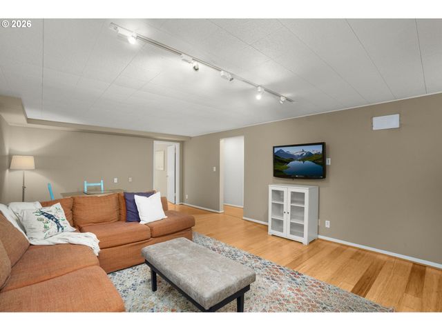 16038 REESE Rd, Lake Oswego, OR 97035