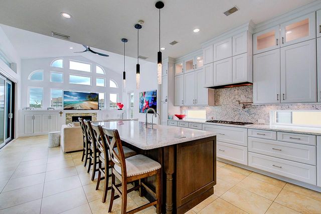 6113 PASADENA POINT BOULEVARD, Gulfport, FL 33707