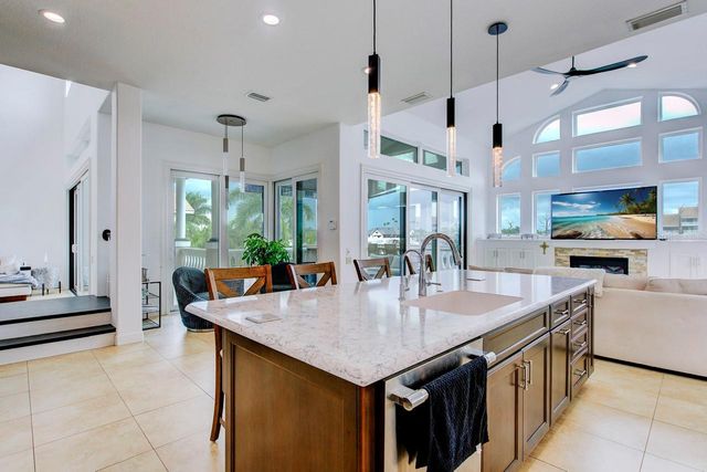 6113 PASADENA POINT BOULEVARD, Gulfport, FL 33707