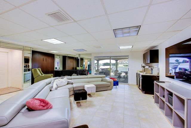6113 PASADENA POINT BOULEVARD, Gulfport, FL 33707