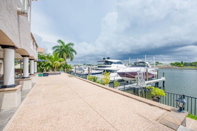 6113 PASADENA POINT BOULEVARD, Gulfport, FL 33707