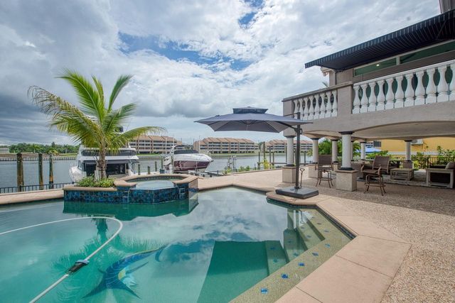 6113 PASADENA POINT BOULEVARD, Gulfport, FL 33707