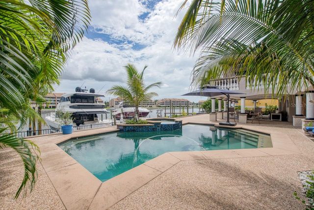 6113 PASADENA POINT BOULEVARD, Gulfport, FL 33707