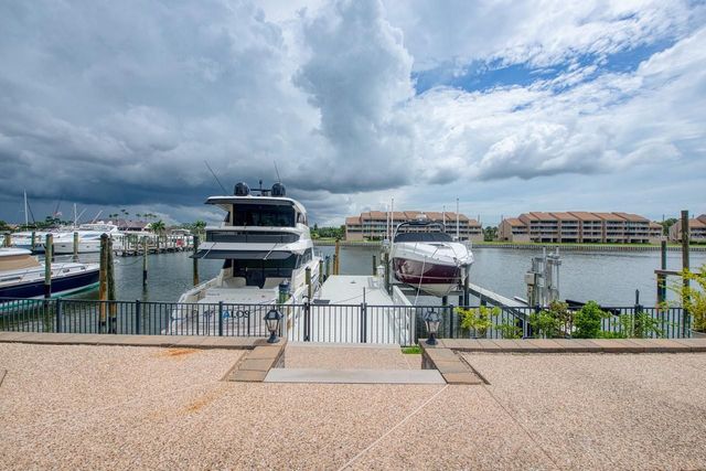 6113 PASADENA POINT BOULEVARD, Gulfport, FL 33707