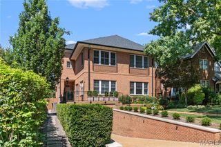127 N Bemiston Avenue, Clayton, MO 63105