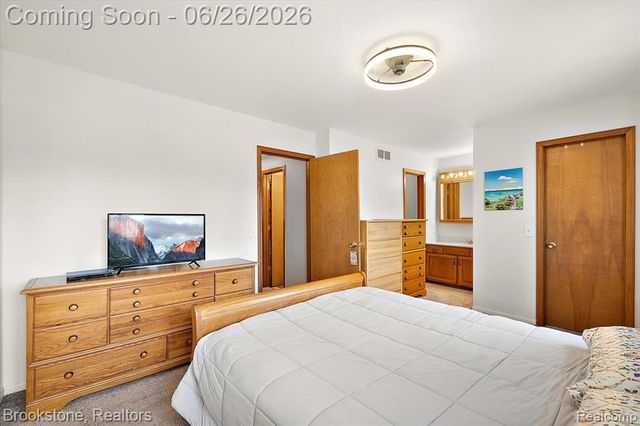 37077 Brynford Drive, Clinton Township, MI 48036