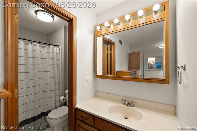 37077 Brynford Drive, Clinton Township, MI 48036