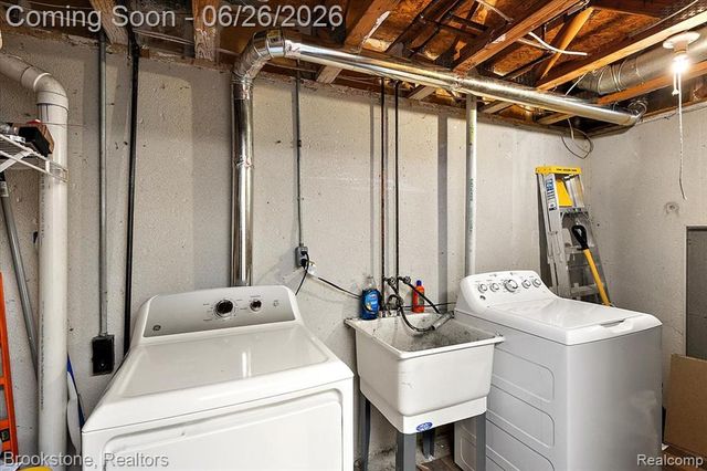 37077 Brynford Drive, Clinton Township, MI 48036