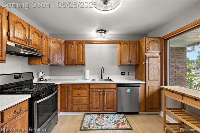 37077 Brynford Drive, Clinton Township, MI 48036