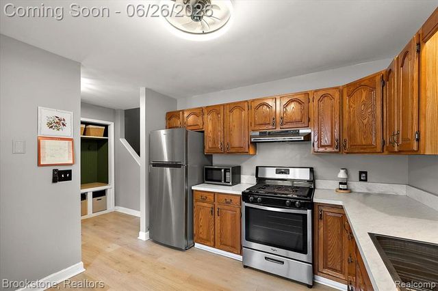 37077 Brynford Drive, Clinton Township, MI 48036