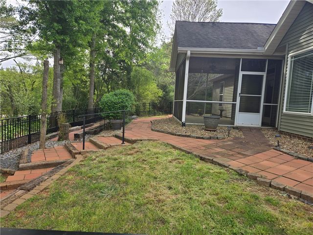 304 Knoll View, Seneca, SC 29678