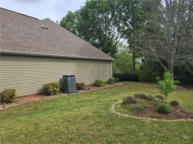 304 Knoll View, Seneca, SC 29678