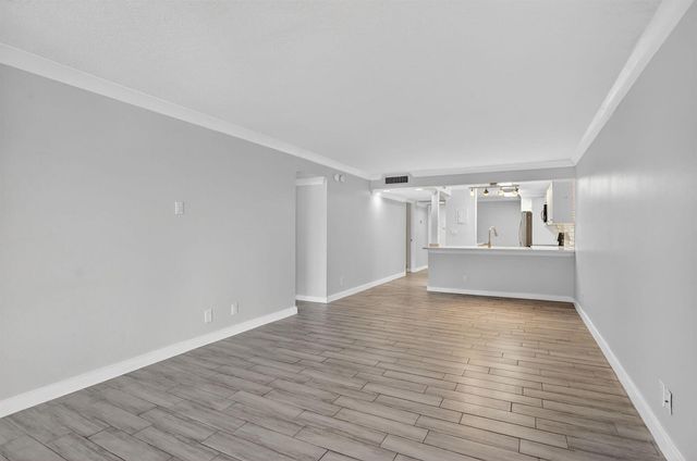 8 Royal Palm Way 203, Boca Raton, FL 33432