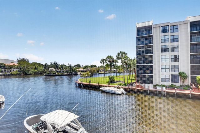 8 Royal Palm Way 203, Boca Raton, FL 33432