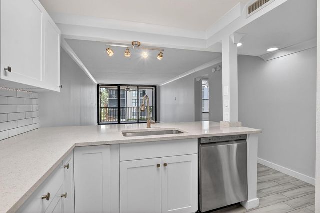 8 Royal Palm Way 203, Boca Raton, FL 33432