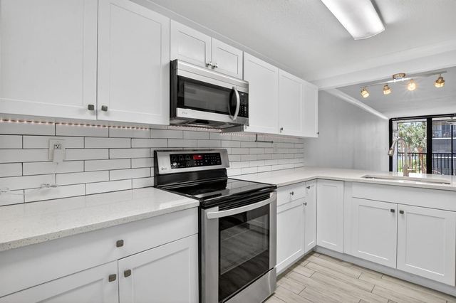 8 Royal Palm Way 203, Boca Raton, FL 33432