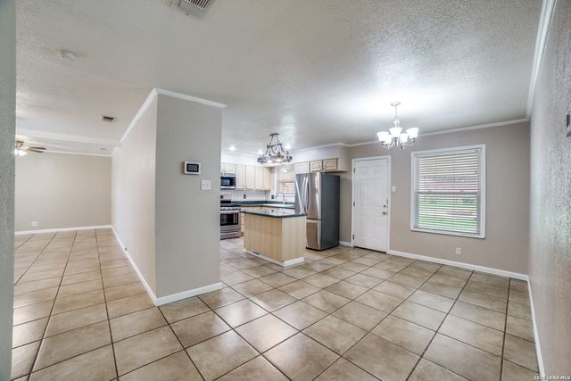 5815 FAWN VALLEY DR, San Antonio, TX 78242
