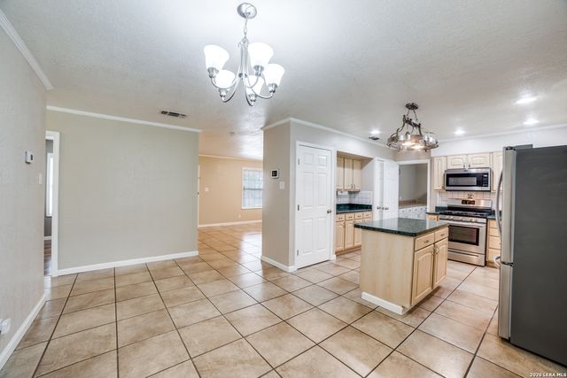 5815 FAWN VALLEY DR, San Antonio, TX 78242