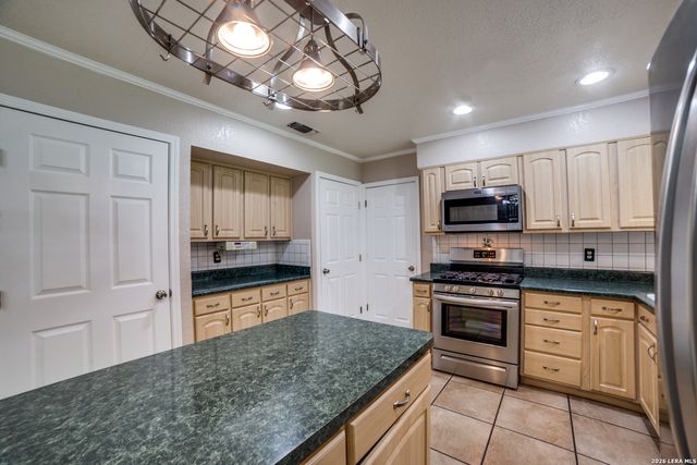 5815 FAWN VALLEY DR, San Antonio, TX 78242