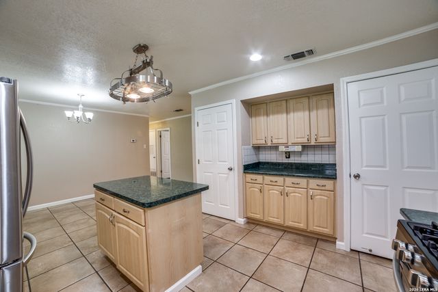 5815 FAWN VALLEY DR, San Antonio, TX 78242