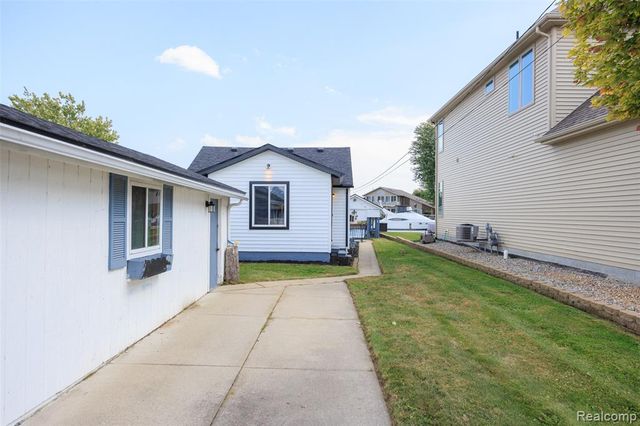 8893 Anchor Bay Drive, Algonac, MI 48001