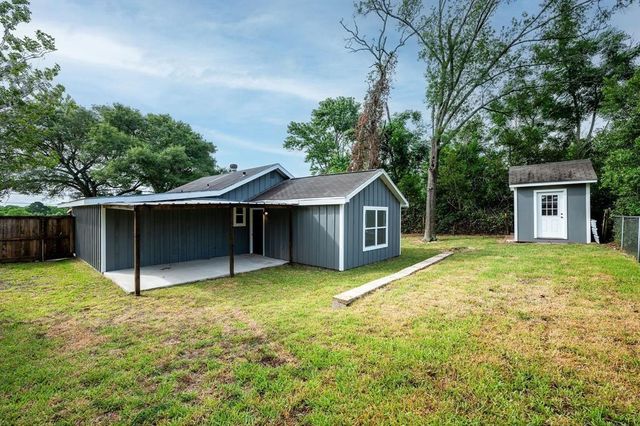426 N Holland Street, Bellville, TX 77418
