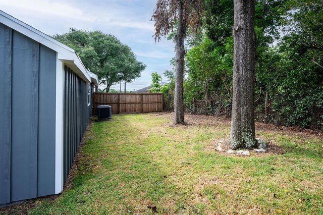 426 N Holland Street, Bellville, TX 77418