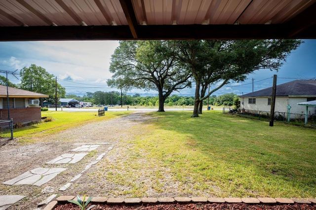 426 N Holland Street, Bellville, TX 77418