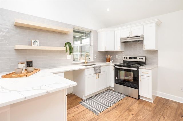 426 N Holland Street, Bellville, TX 77418