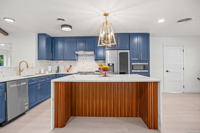 1607 WHELESS LN, Austin, TX 78723