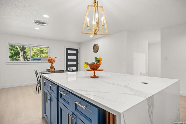 1607 WHELESS LN, Austin, TX 78723