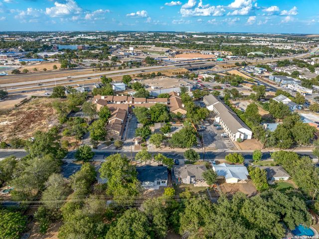 1607 WHELESS LN, Austin, TX 78723