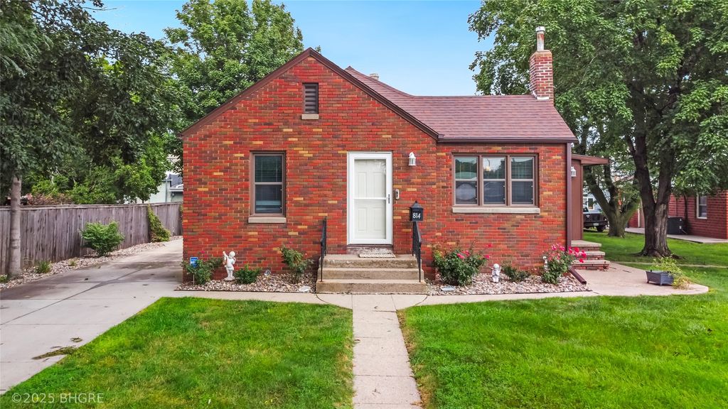 814 Prairie Street, Adel, IA 50003