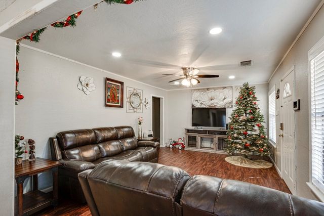 1522 Traymore Avenue, Dallas, TX 75217